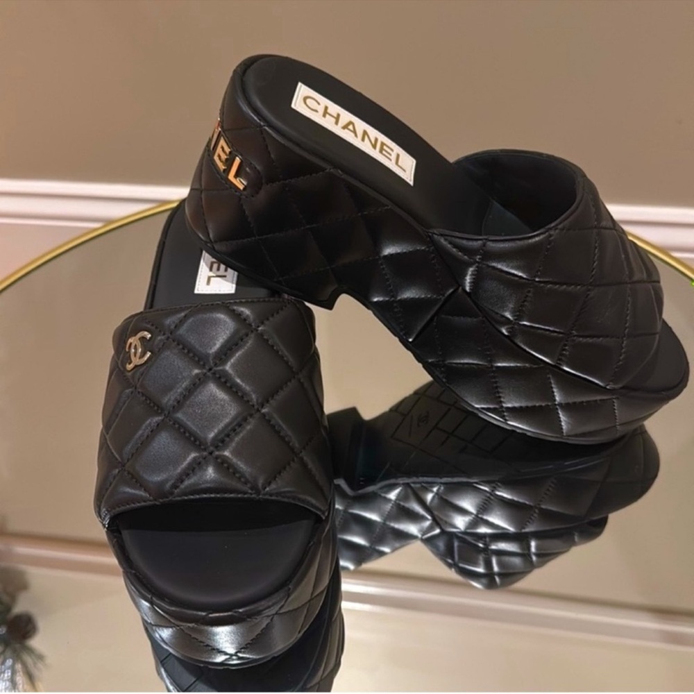 CHANEL DAD 23C Quilted Leather CC Logo Platform sandals slides mules sz 42 - Picture 12 of 17
